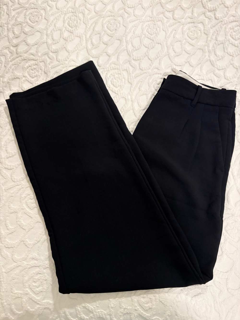 Aritzia Effortless Pants in Black Crepe